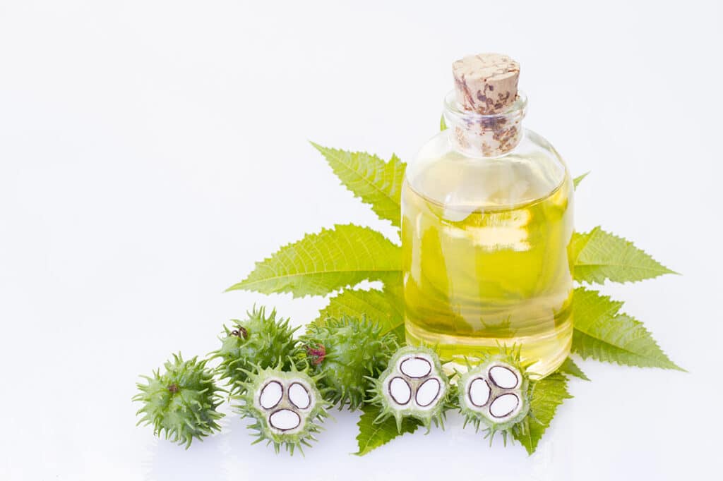 Olio di ricino proprietà benefici ciglia sopracciglia unghie capelli biologico organico