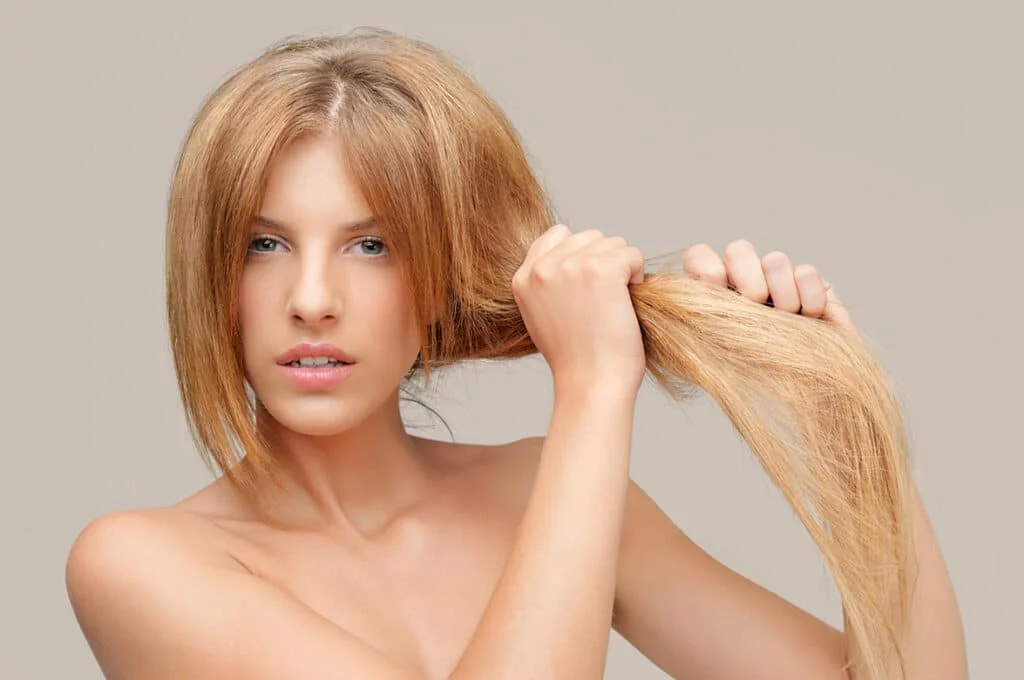Capelli secchi cause rimedi