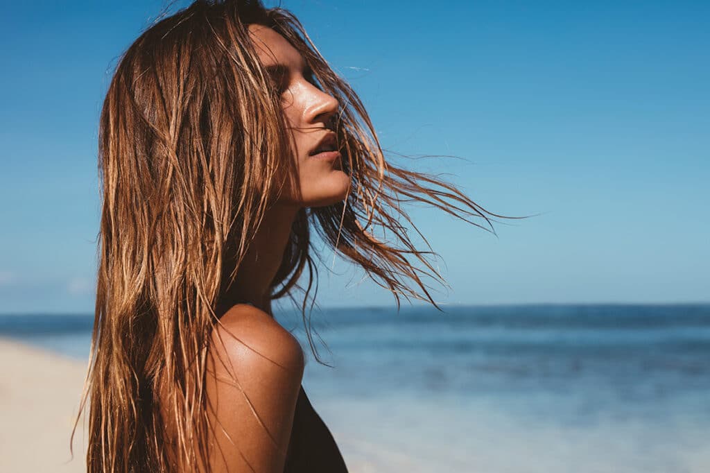 Proteggere capelli sole mare cloro piscina